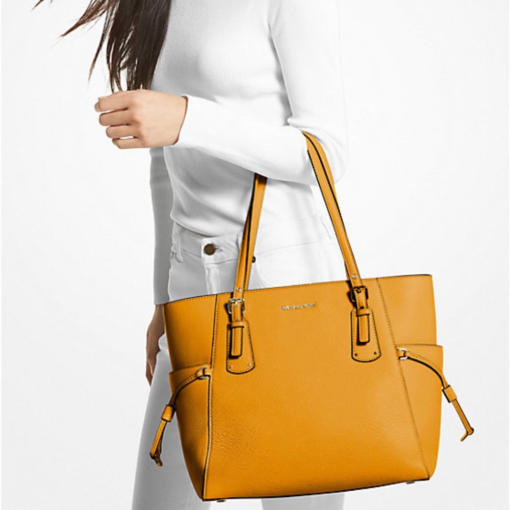 AUTHENTIC MICHAEL MICHAEL KORS Voyager Small Pebbled Leather Tote Bag